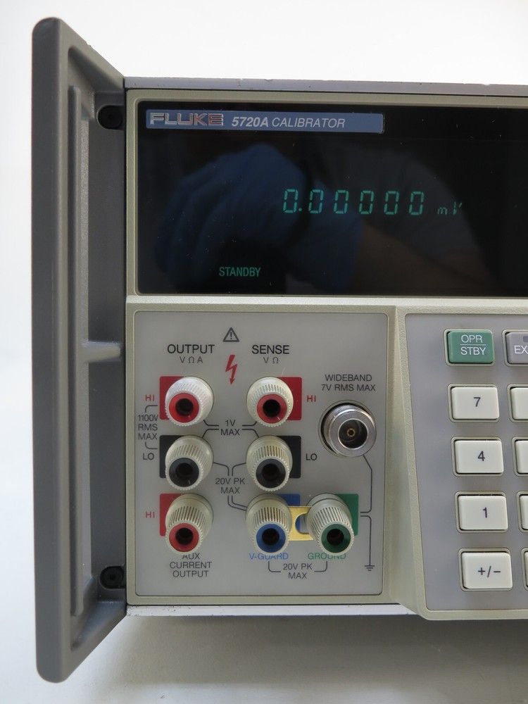 Fluke 5720A Multifunction Calibrator - Options 03 (Wideband Output)
