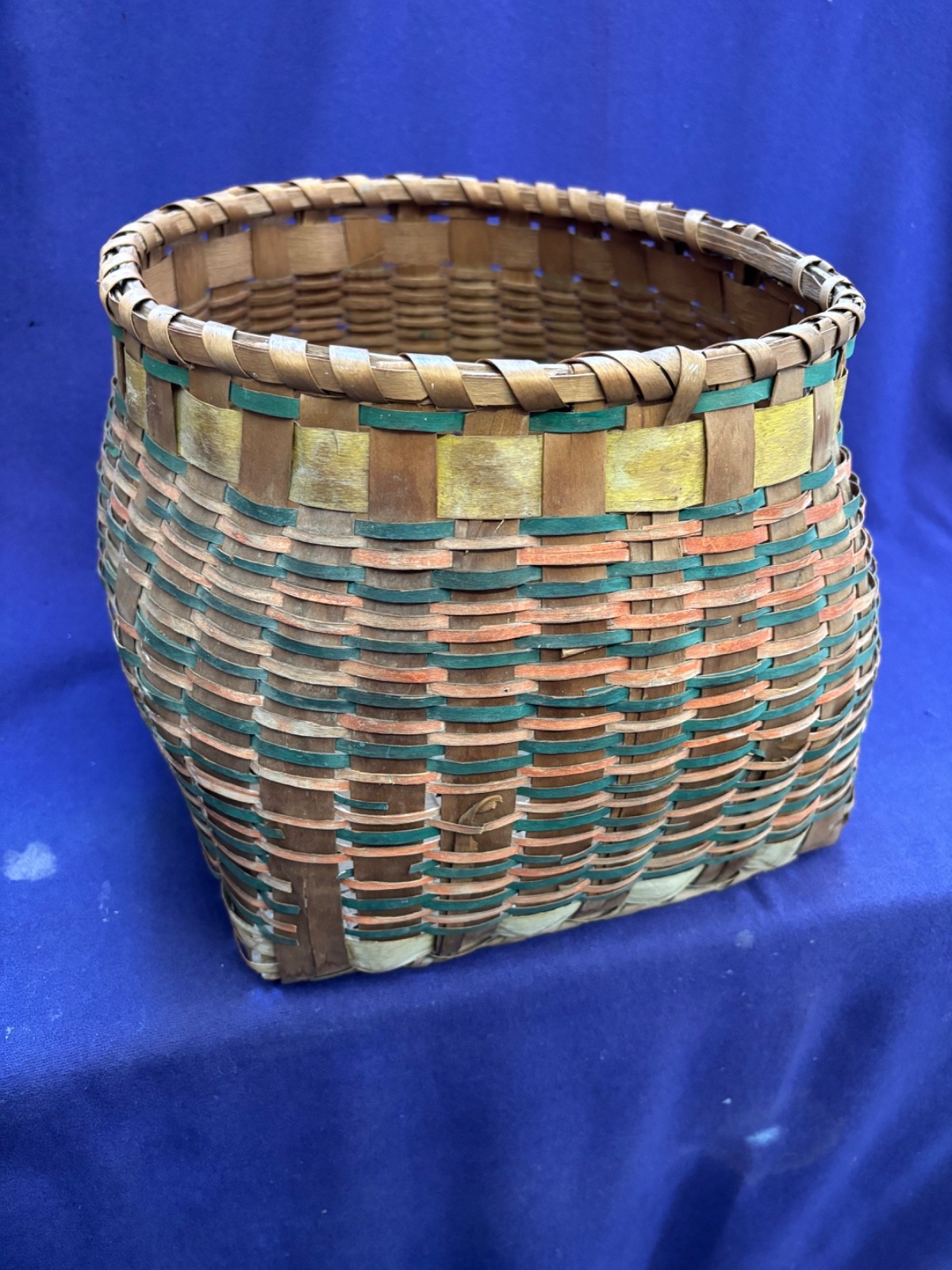 ANTIQUE NATIVE AMERICAN INDIAN WOODLANDS PAINTED SPLINT WOVEN BASKET VERY OLD