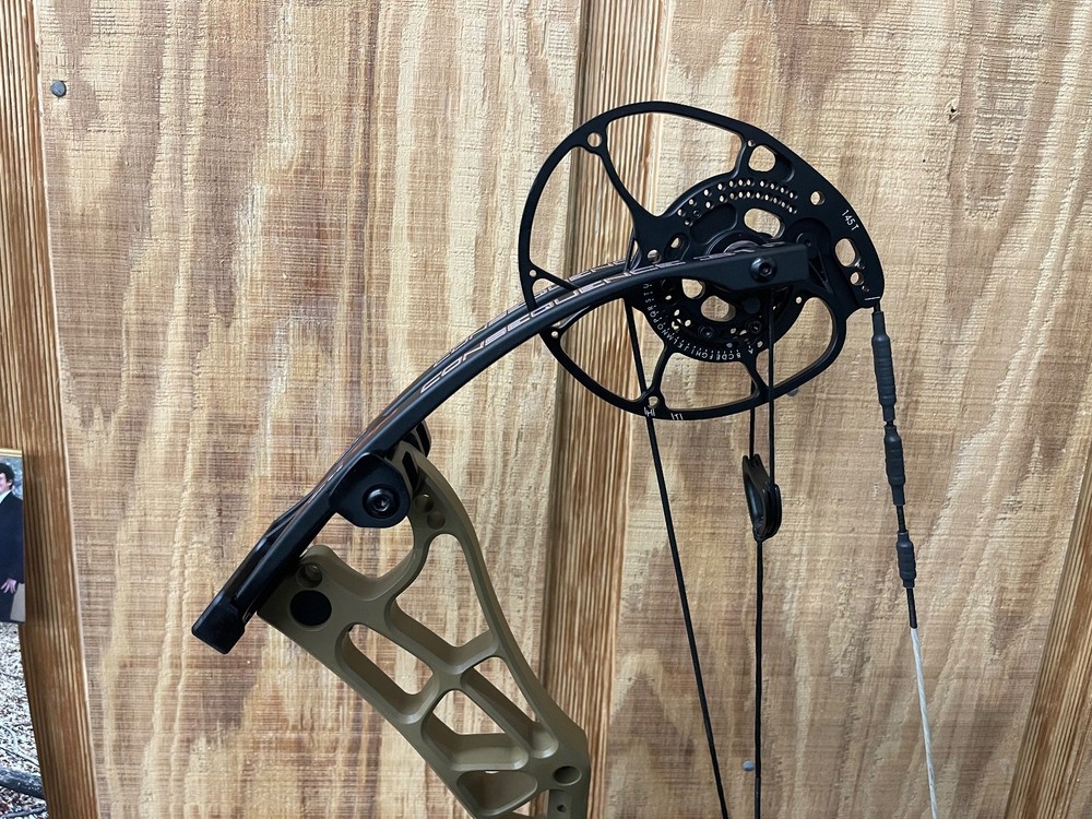 Darton Archery Consequence 31 60lb Flat Dark Earth Riser Black Limbs BRAND NEW