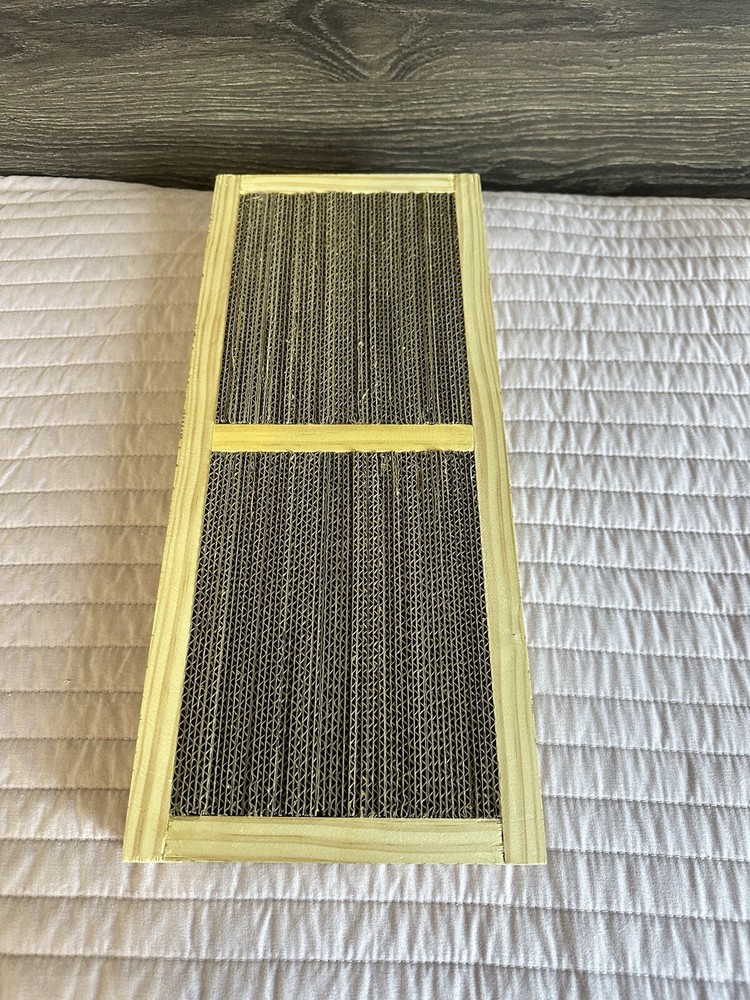 Refillable cat scratcher - engraved wood frame - cat scratching post -Handmade