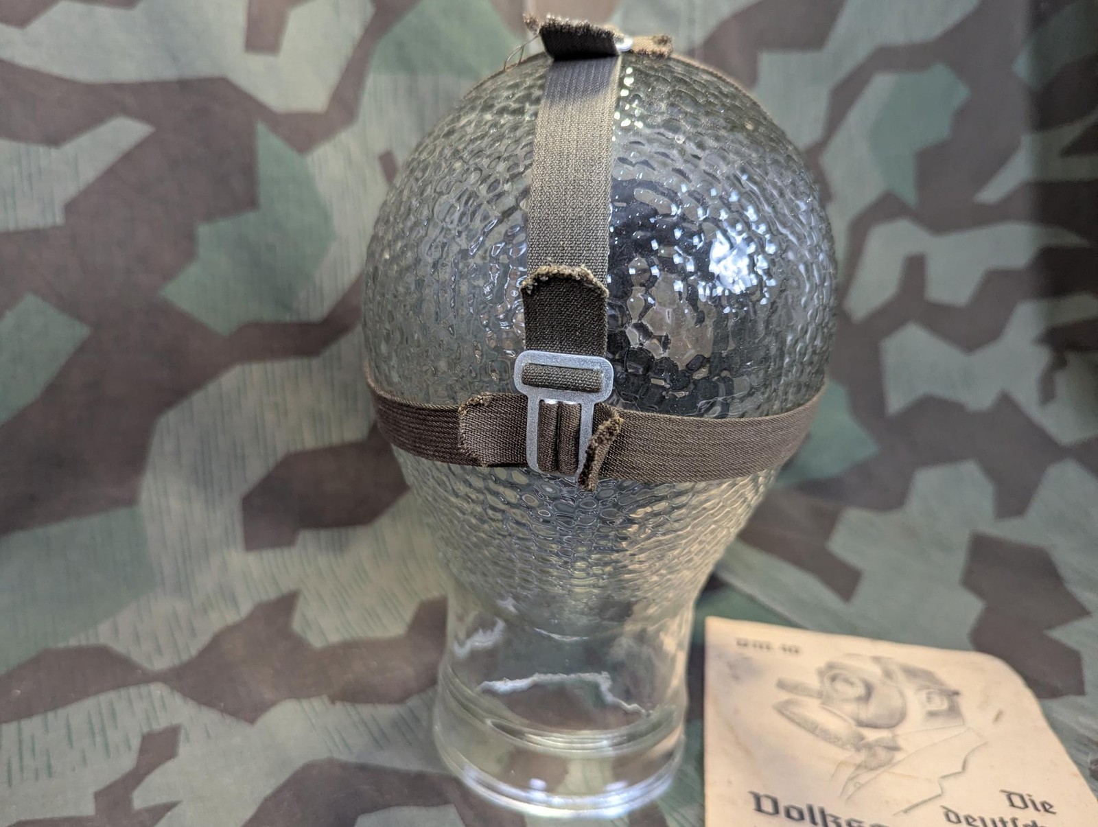 WWII German VM40 Volksgasmaske Luftschutz Men's Gas Mask in Box Volks Gasmask