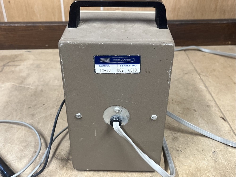 Heathkit VTVM Model IM-18 - Powers On