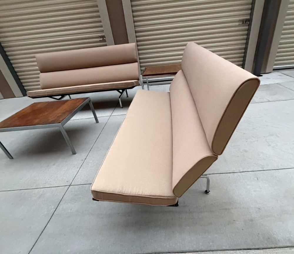 Charles and Ray Eames for Herman Miller in 1954 Sofa Compact designe