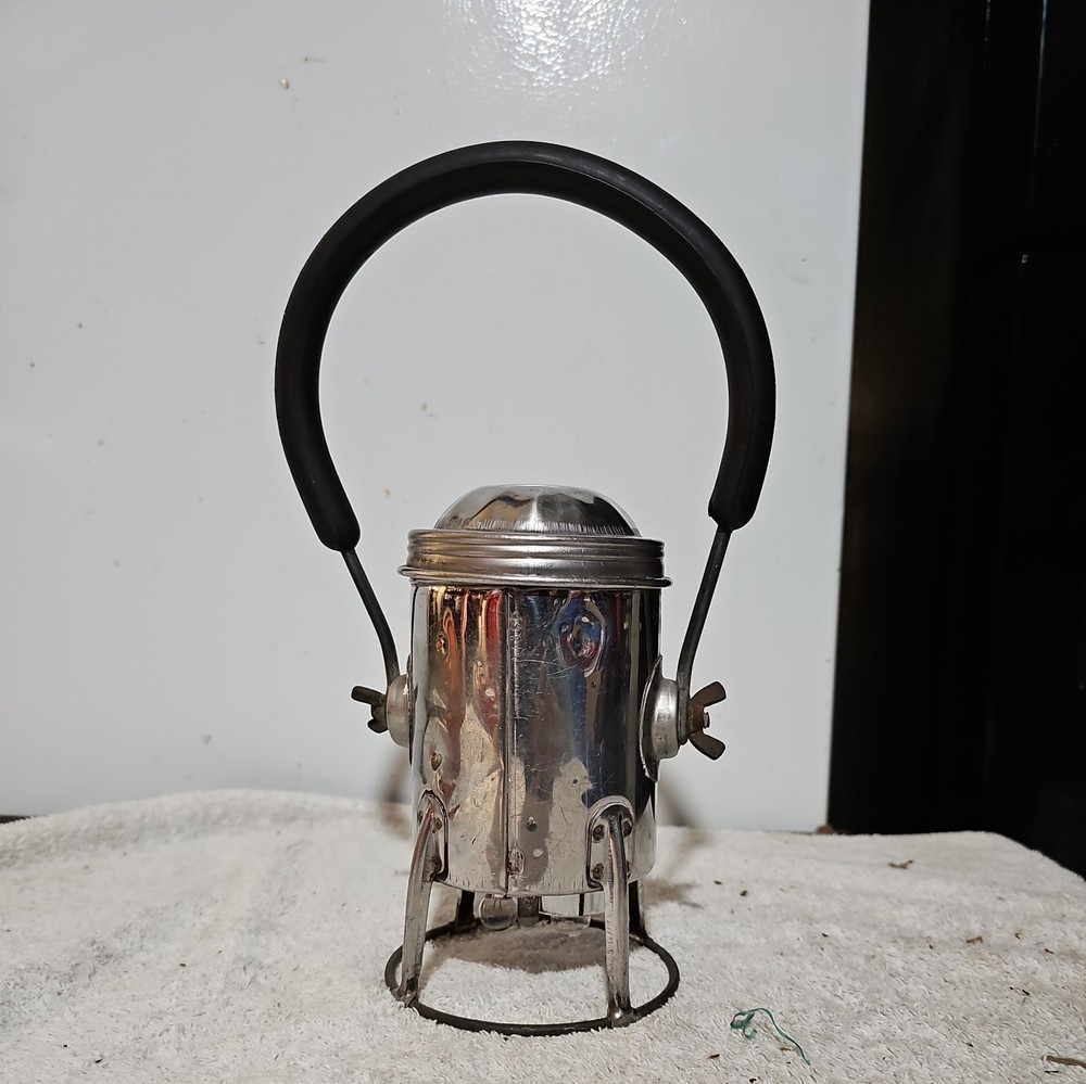Vintage,Tested / Working Conger Railroad Lantern metal construction.