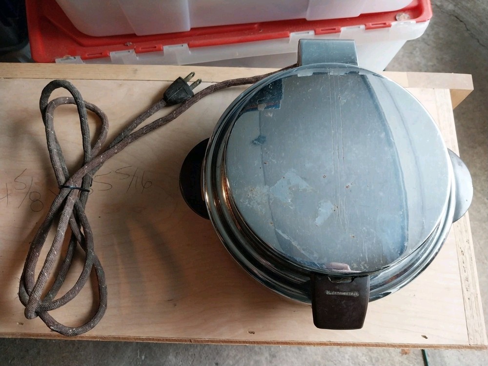 Vintage Toastmaster Waffle Maker/ Model 2D2 /Unique And Collectible/Untested