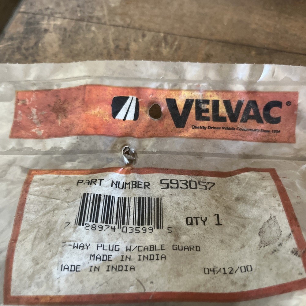 NOS Velvac 593057 Plug,7-Way