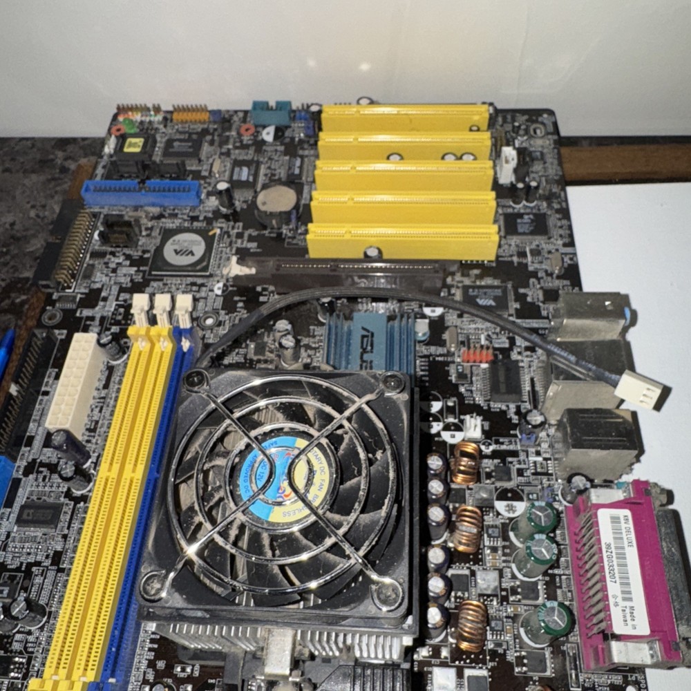 Asus K8V Deluxe socket As Pictured