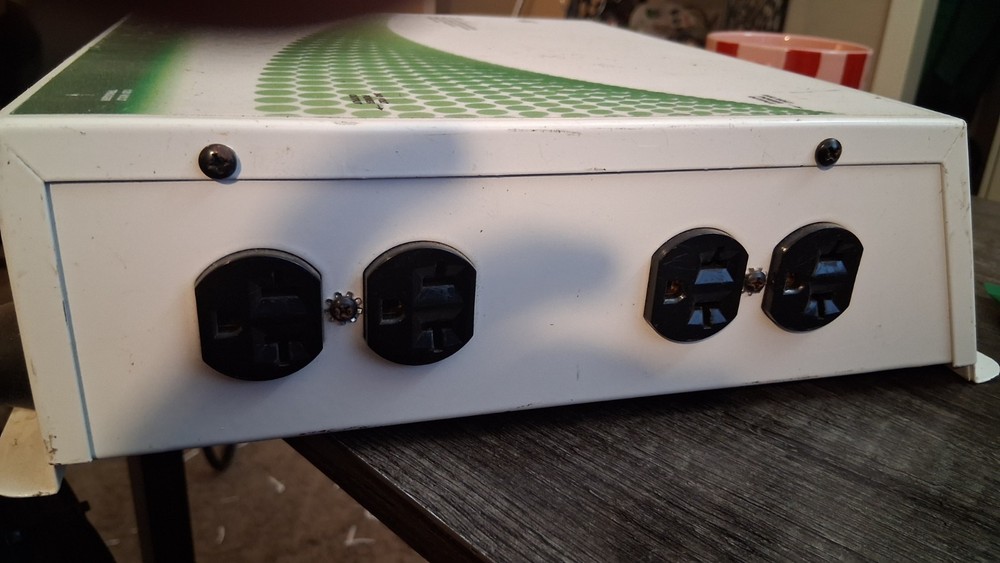 Titan Controls Helios8 240V Grow Light Controller Dual Trigger Model 702677