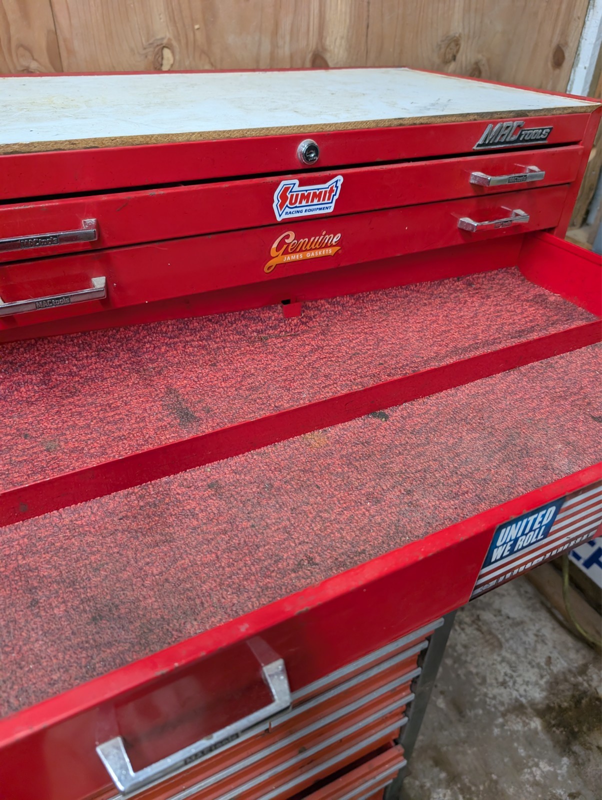 Mac Tool Box middle box, 3 drawer with correct key and lock works.