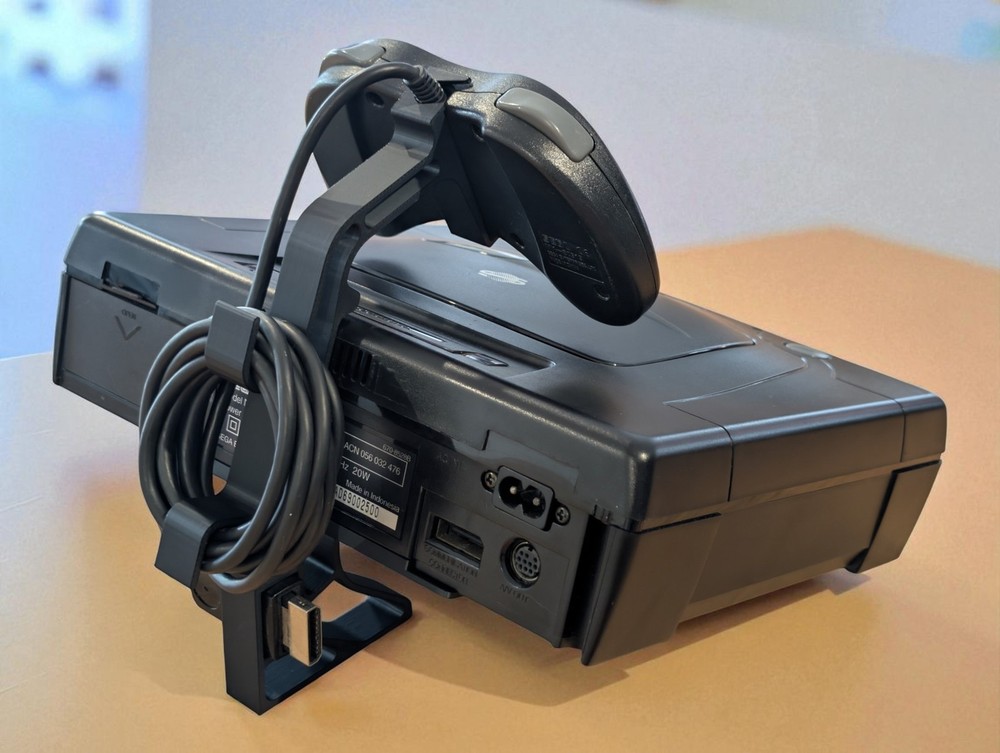 Sega Saturn - Console & Controller Stand