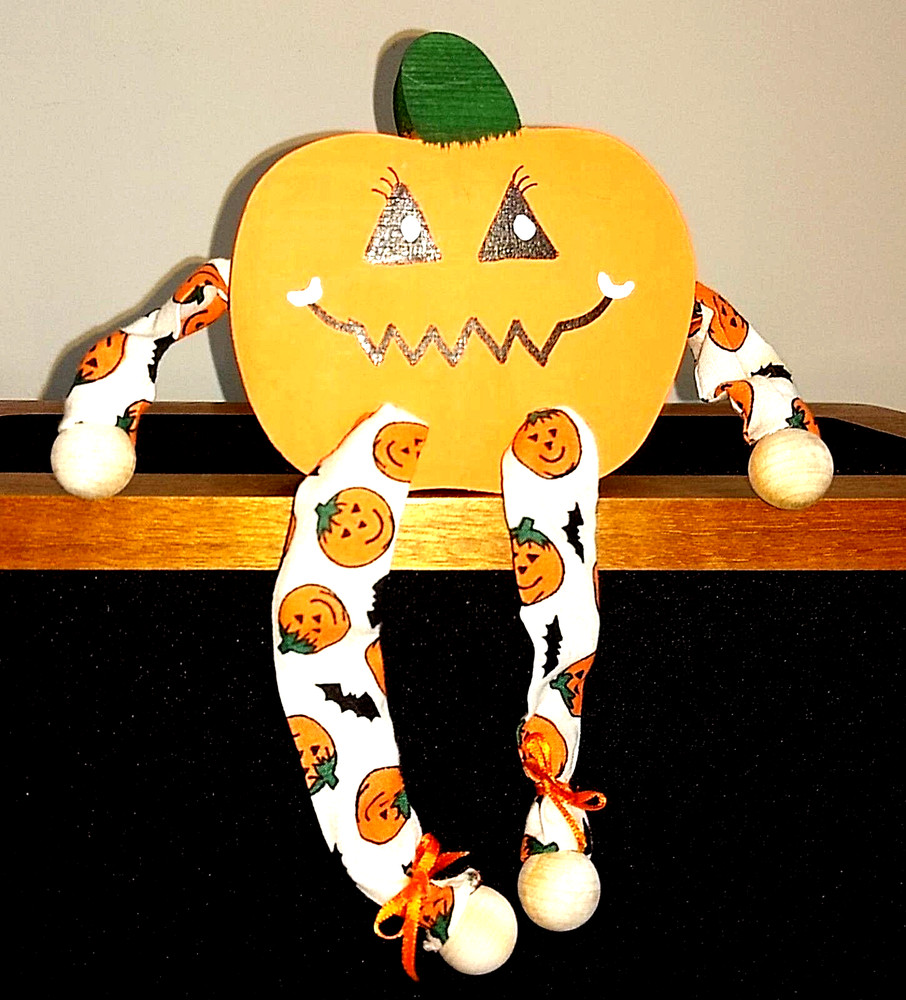 HALLOWEEN PUMPKIN SHELF SITTER