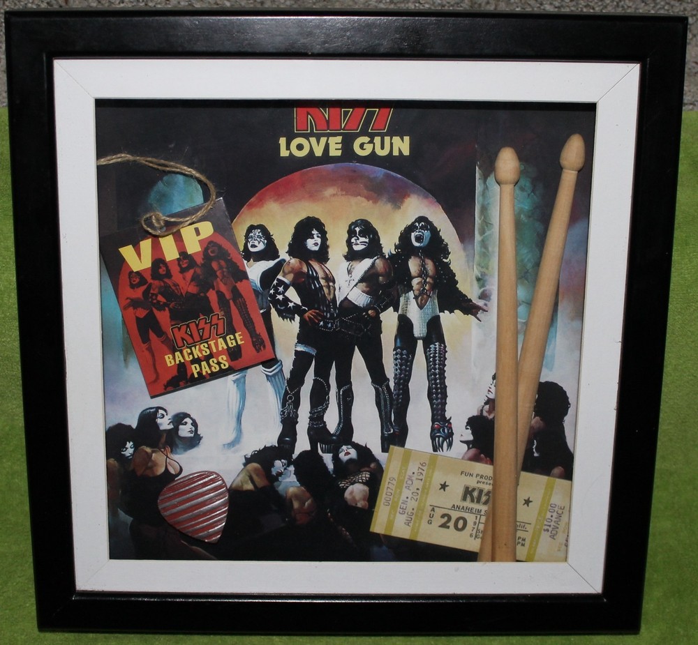 2006 KISS Love Gun Shadow Box Display Replica Backstage Pass Pick Drum Sticks