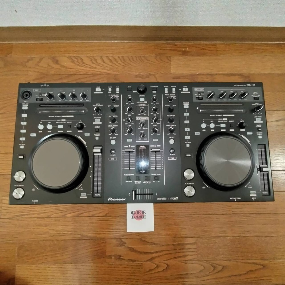 PIONEER DDJ-S1 DJ CONTROLLER Professional operability for Serato DJ Pro software