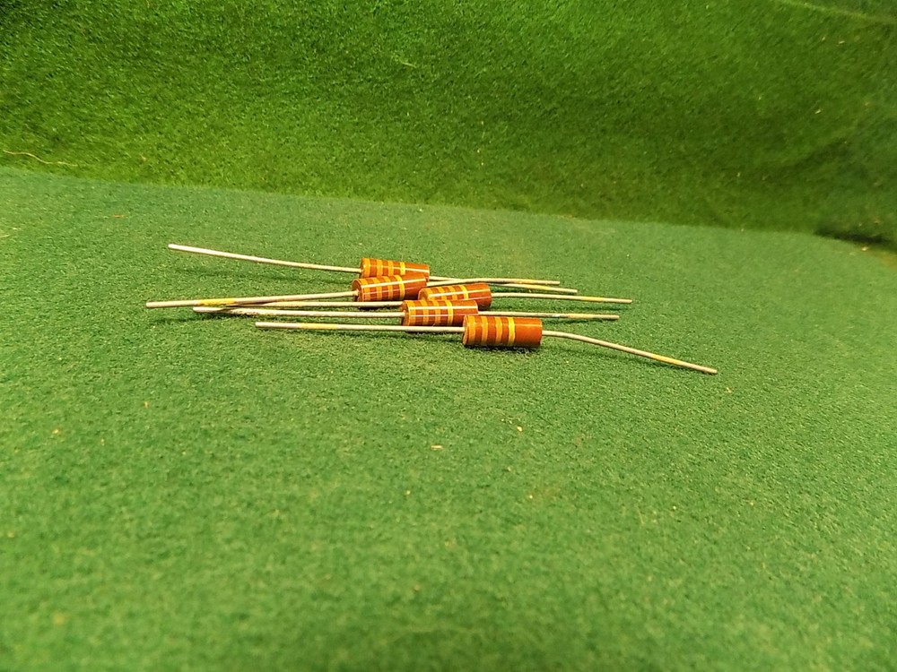 (1) 5 Pack Carbon Comp 110 OHM 1 Watt 5% Resistors NOS