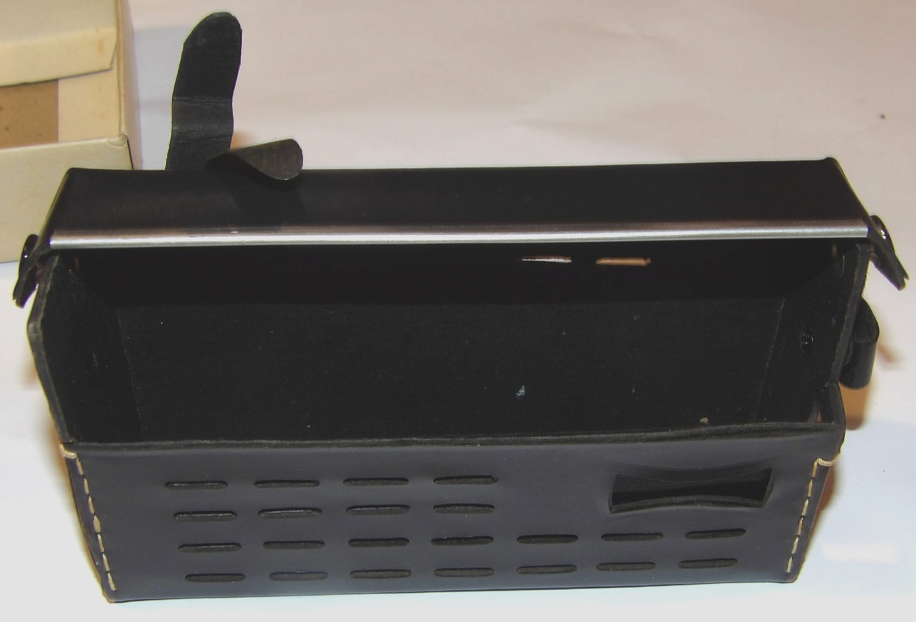 VINTAGE 1960s CAPTAIN DELUXE AM TRANSISTOR RADIO! W/CASE & BOX! HONG KONG!