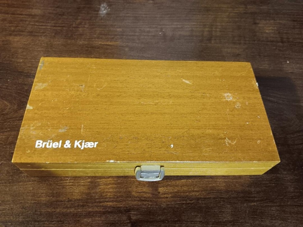 Bruel Kjaer accelerometer Type 4383 with Connector Cable