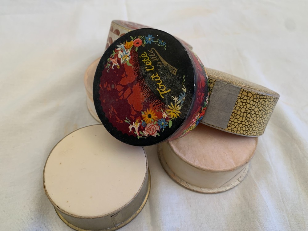 7 antique powder boxes, filled