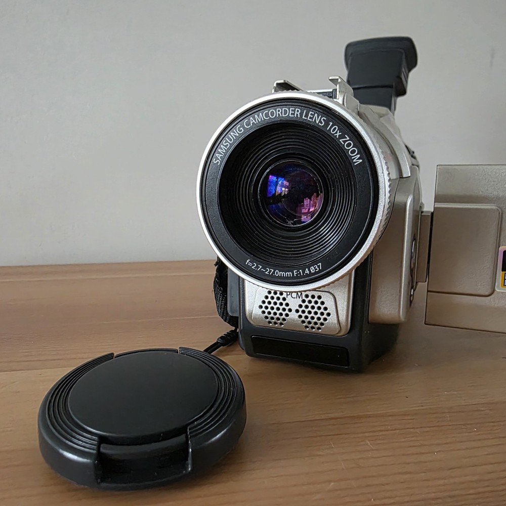 Samsung VP-D80 Digital Camcorder & Battery. Untested