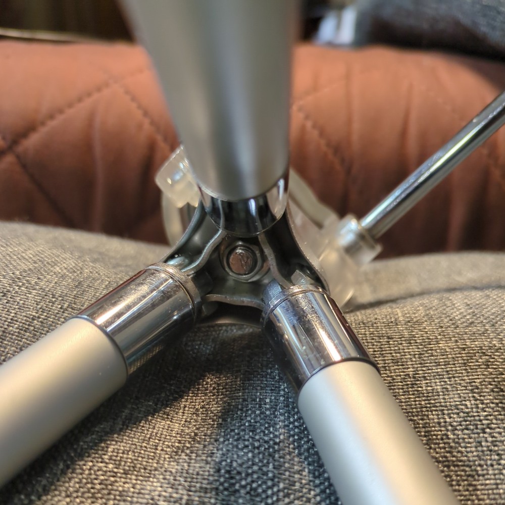 Digipower Universal Expandable to 40" Tripod for camera/ videocam