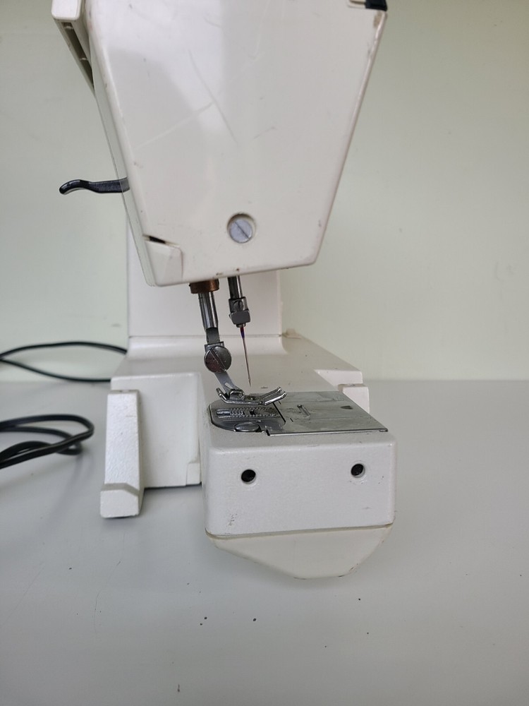 Limited Edition Singer 7033 Sewing Machine With Custom Presser Handle Control