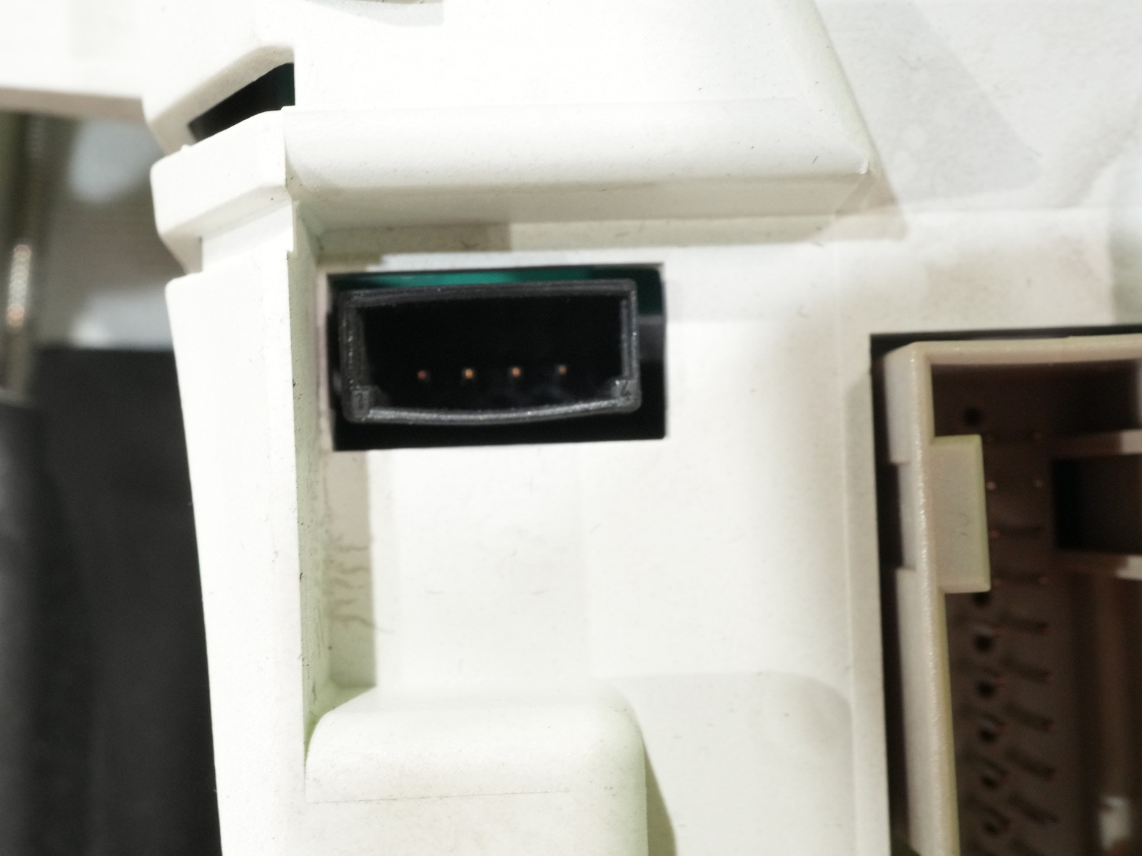 00-06 Audi TT OEM 8N1920980 gauge instrument cluster panel speedometer