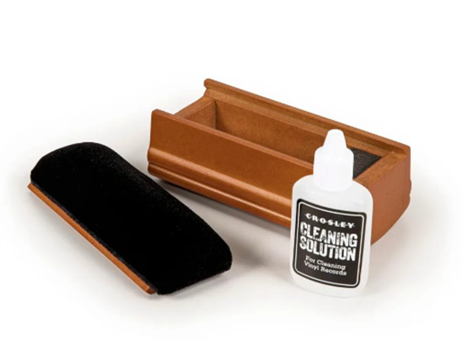 Crosley Record Cleaning Kit includes Felt Brush + Cleaning Solution (AC25)