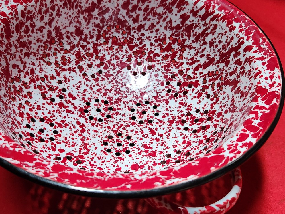 Crow Canyon Home Enamelware Colander Spatter ware red & white 41w6