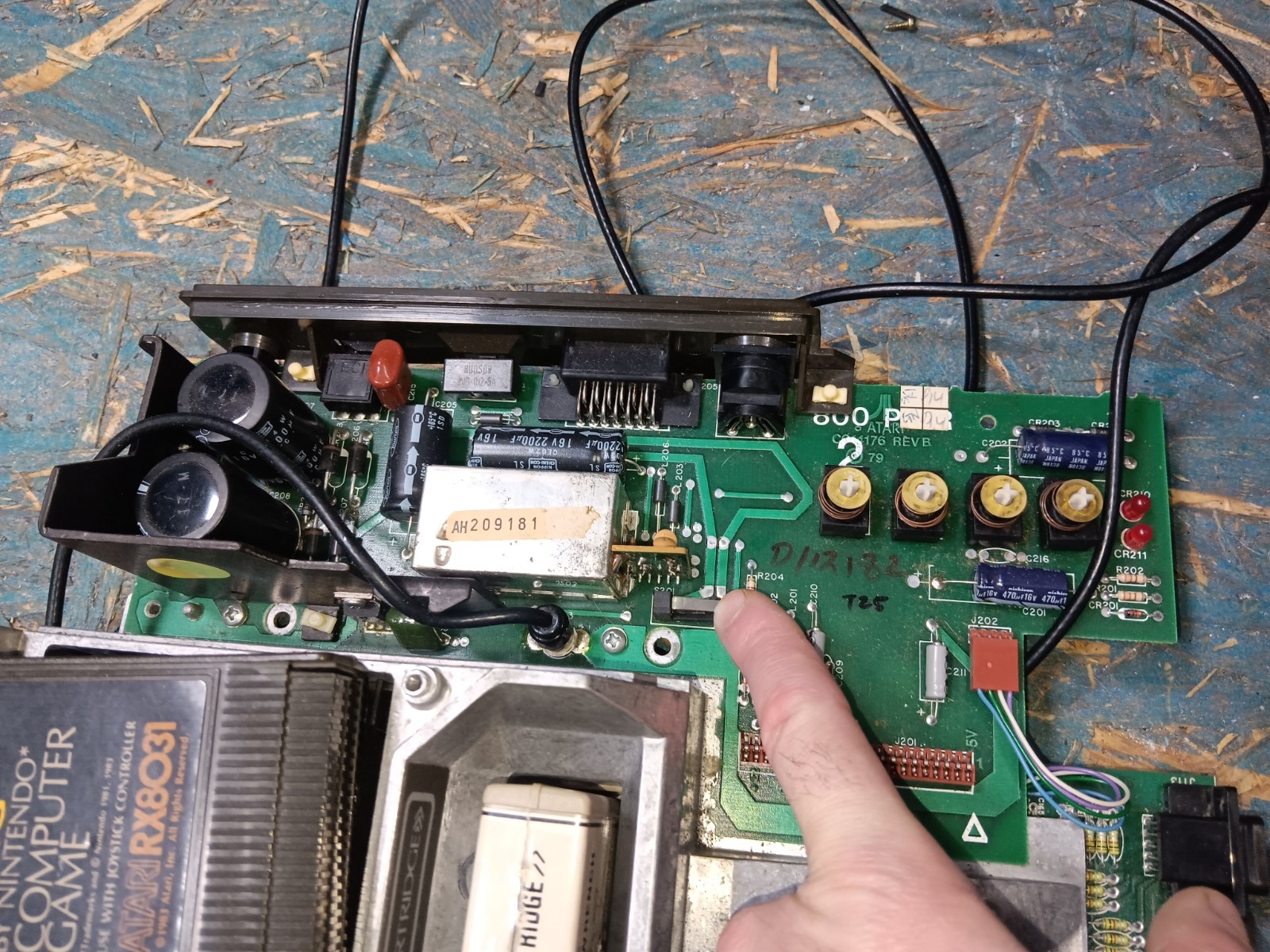 Atari 800 BAREBONES Motherboard-FULL RAM-GAMES-BASIC & MONKEY II-GOOD-SEE ALL