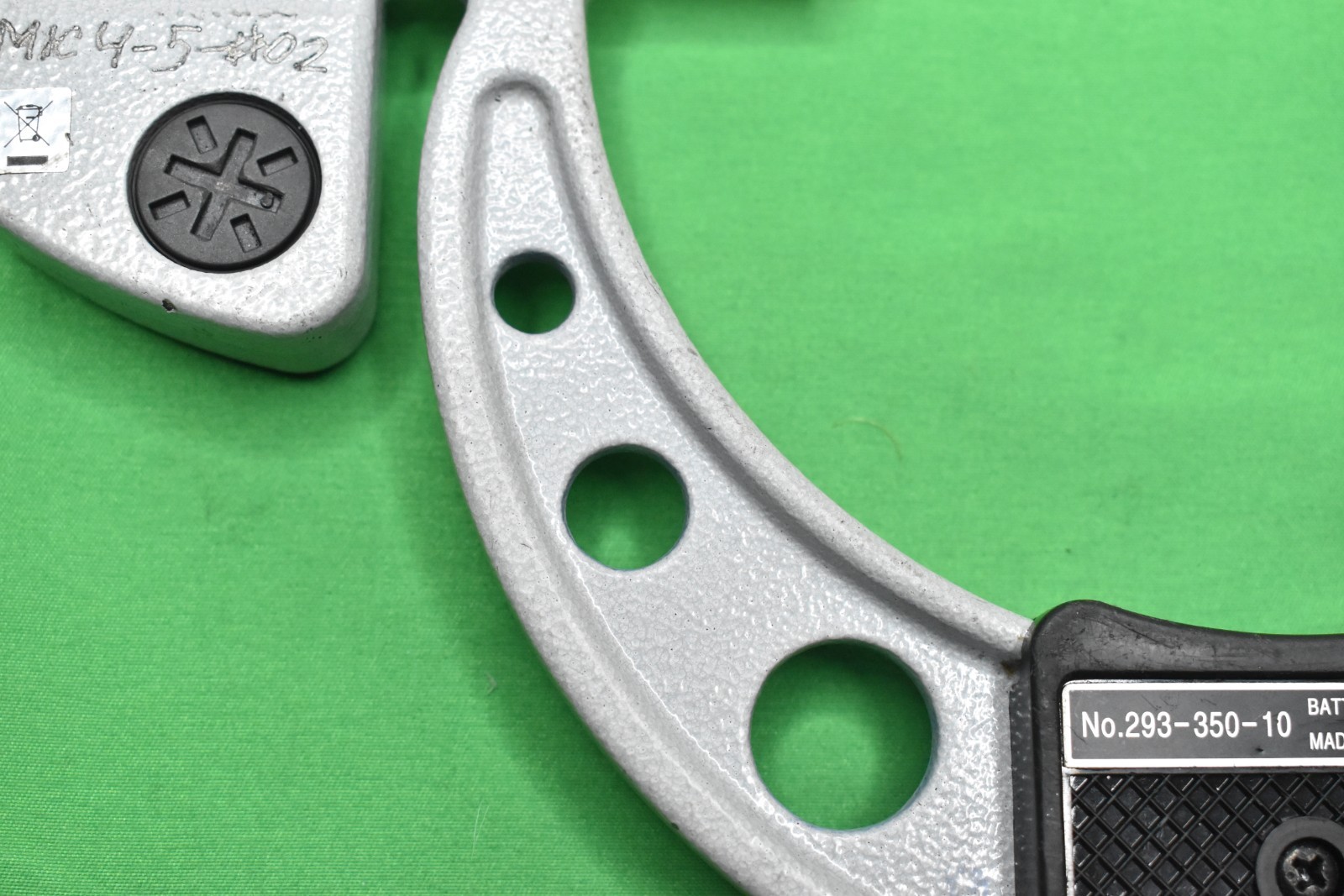 Mitutoyo 293-350-30 Digimatic IP65 4-5" Outside Micrometer w/Case