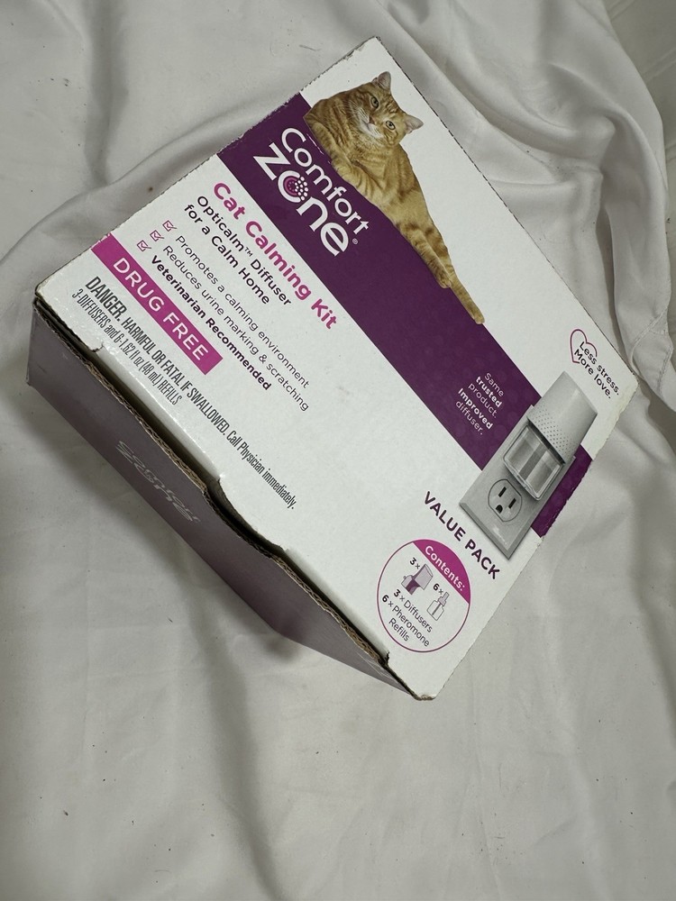 Comfort Zone Cat Calming Diffuser Kit, Cat Pheromone, 3 Diffusers and 6 Refills