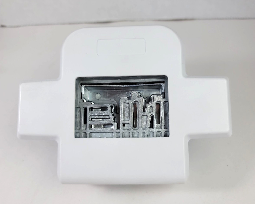 Creative Memories Bookshelf Decorative Border Punch Continuous Cut Locks Flat