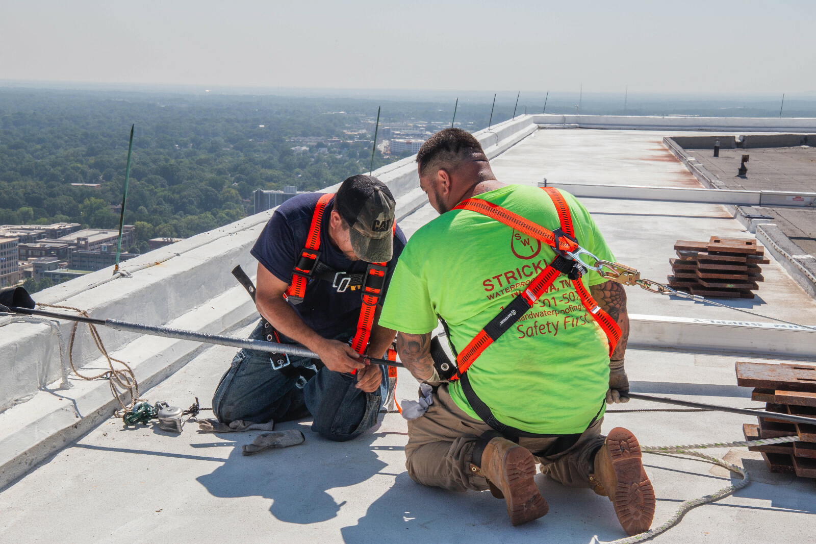 Fall Protection Safety Lanyard 6' Internal Shock-Absorbing with Snap Hook