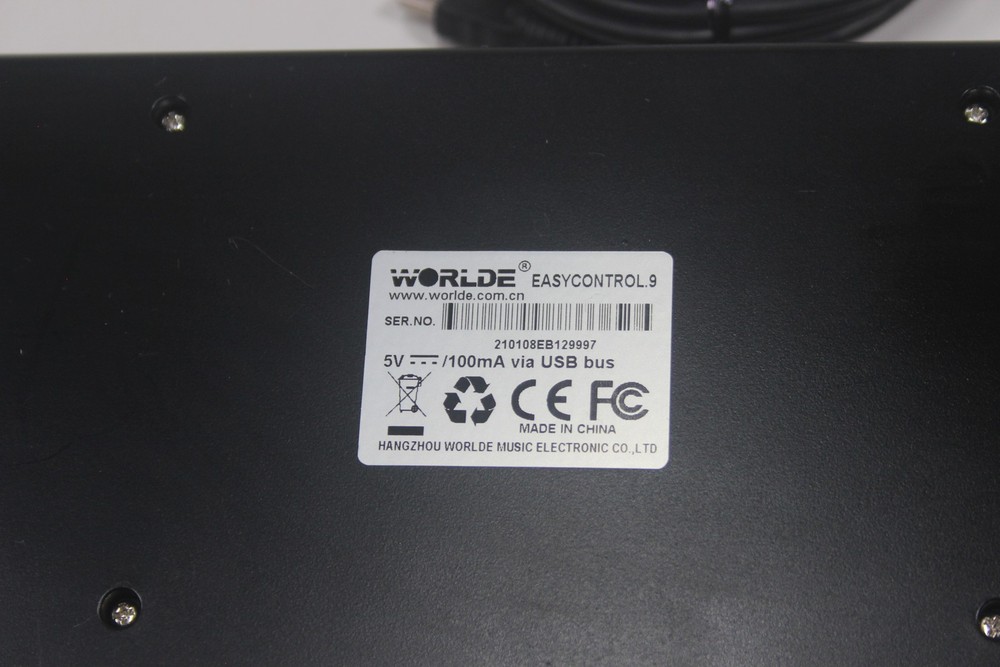 WorldE EasyControl.9 Portable Mini USB 9 Slim-Line Control MIDI Controller Black