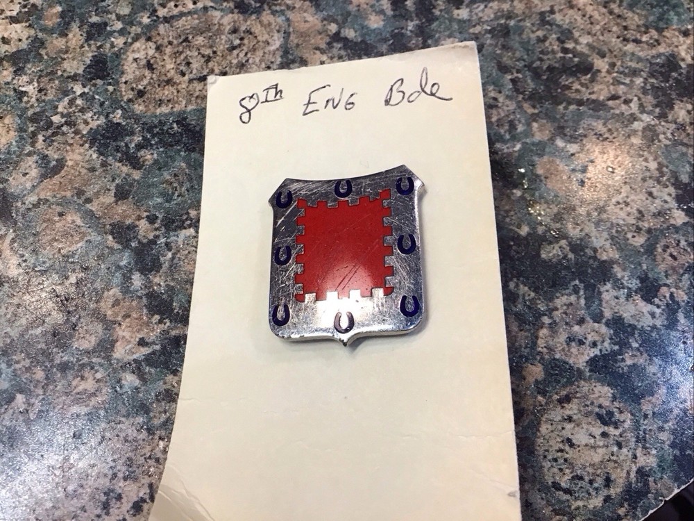 WW2 8th Engineer Pin Back DUI Crest