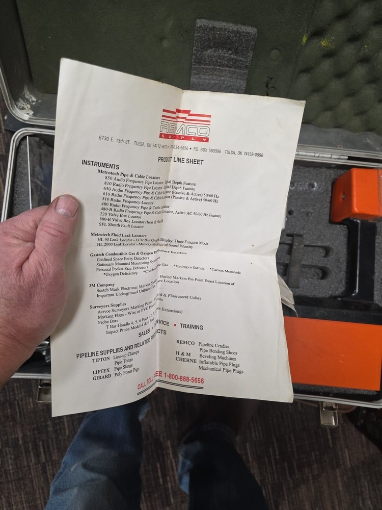 Metrotech 850 Cable and Pipe Locator