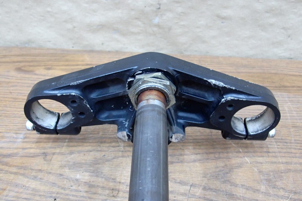2001 TRIUMPH TROPHY 900 TRIPLE TREE STEERING STEM