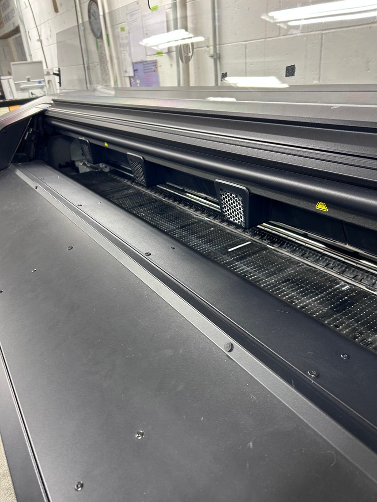 HP Latex 700W (white) 64" Digital Pkg - *PLUS Bonus INKS Excellent Condition