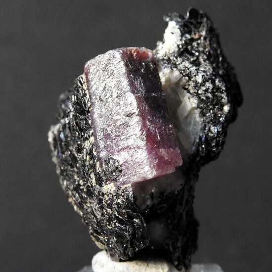 KB: FANTASTIC!! LW FL. RED RUBY XL. FROM MADAGASCAR