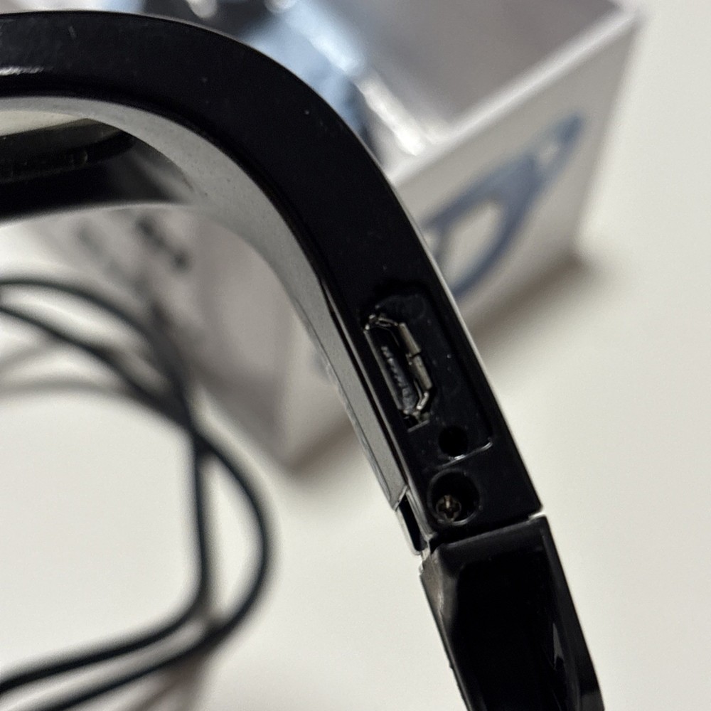 eDimensional active 3-D shutter glasses Bluetooth plus IR Rechargeable In Box