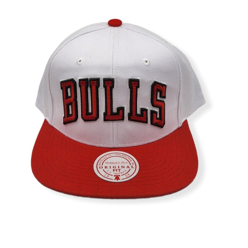 Mitchell & Ness Chicago Bulls Core Basic Script White/Red Adjustable Snapback