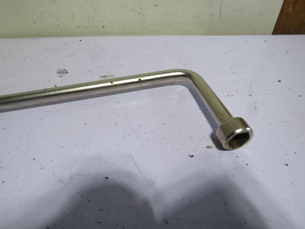 2007 BMW X3 LUG WRENCH