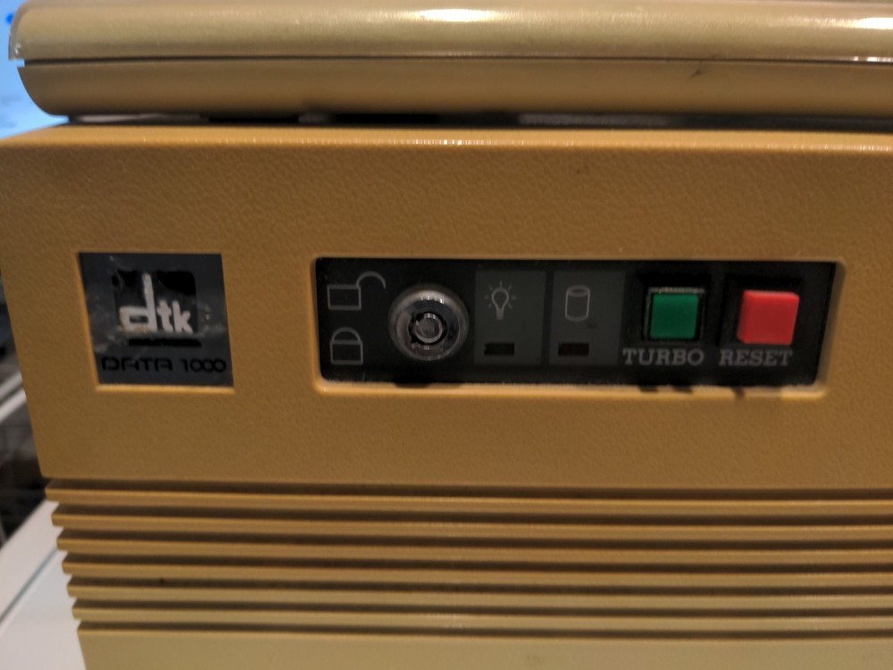 Vintage DTK DATA-1000 Desktop Computer Turns on - untested