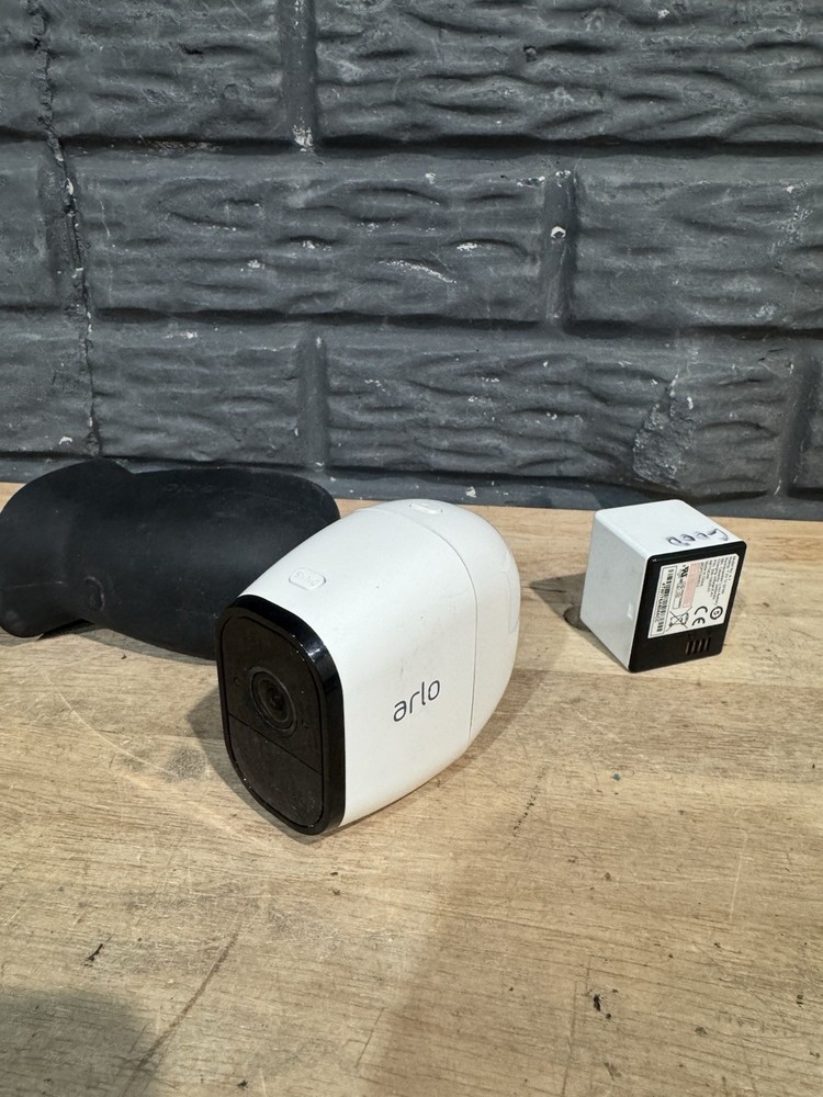 Netgear Arlo Pro VMC4030 Wireless Security Camera - W/Battery & Cover WORKING