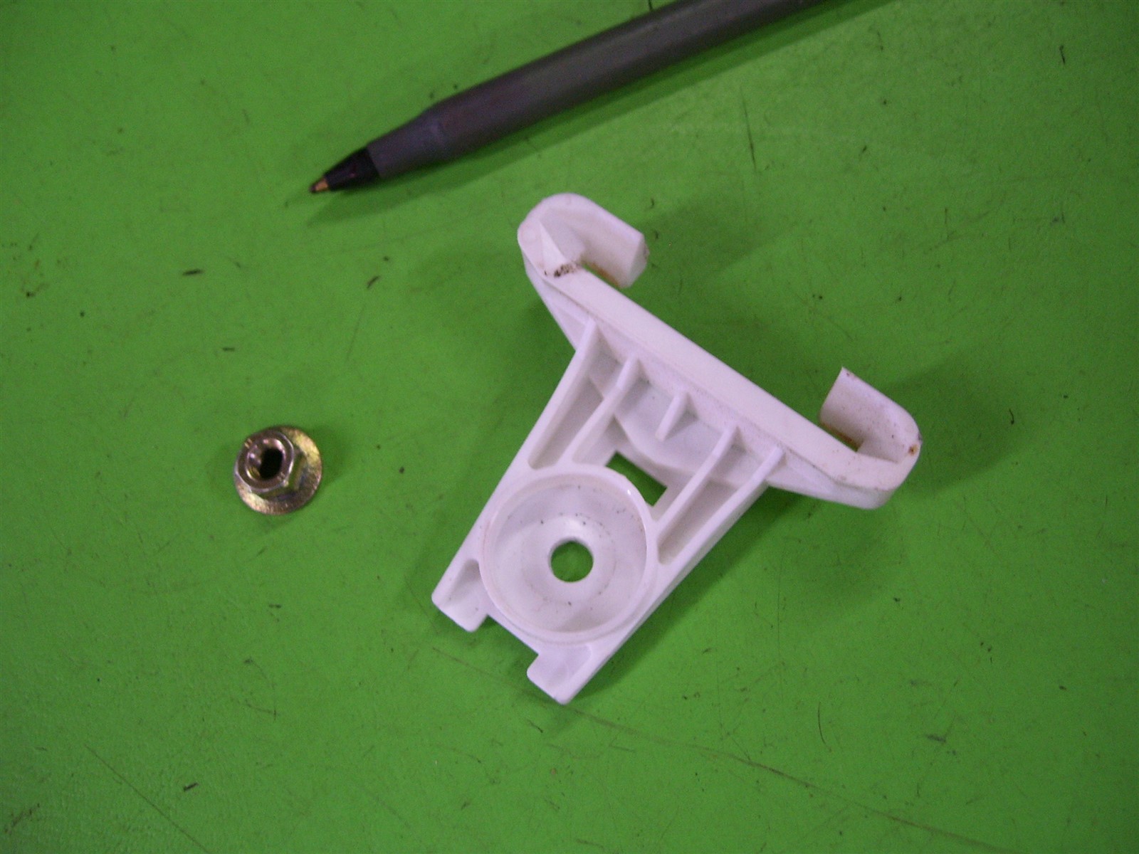 2002 Ford Focus SVT Radio Stereo 6-Disc CD Changer Mounting Bracket Slide OEM