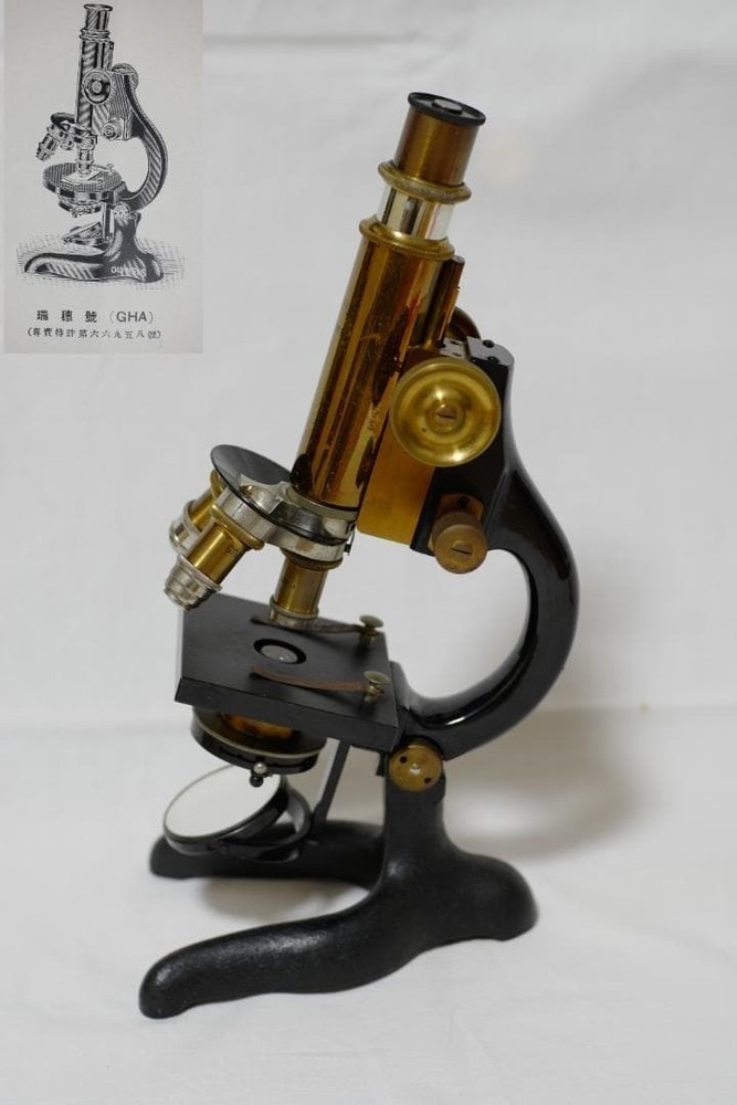 Antique Microscope Olympus “Mizuho” Microscope Height: approx. 28 cm