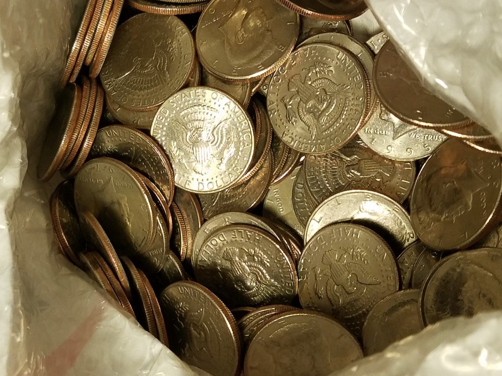 400 Circulated Kennedy Half Dollars ($200 Face Value) Random Dates & Mint Marks!