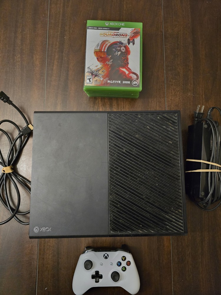 Microsoft Xbox One 1540 500GB Console Bundle w/ 6 Games + 1 Controller - TESTED!