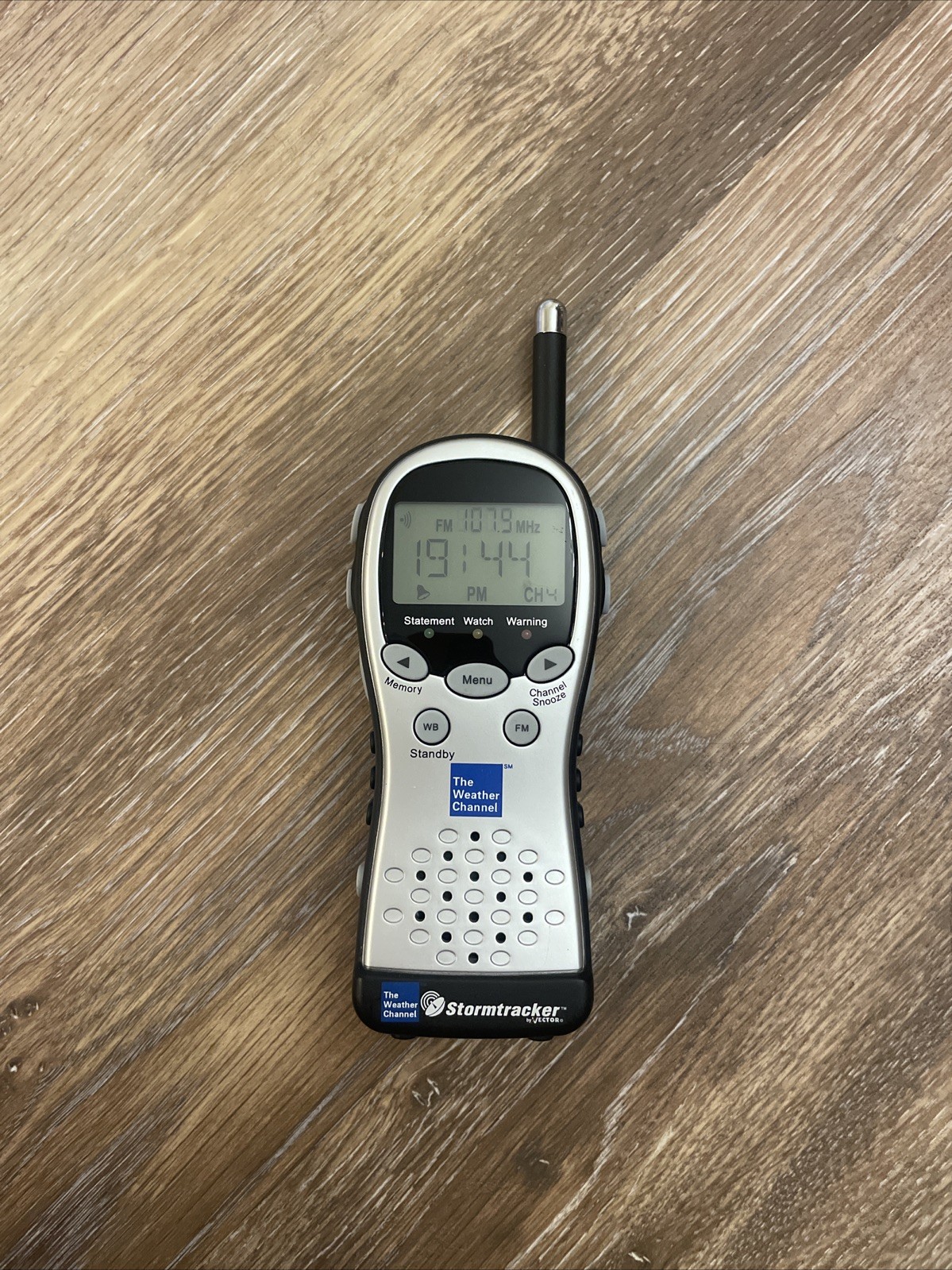 Weather Channel FM Alert Radio/Flashlight Hand Crank Rechargeable VEC438 TESTED