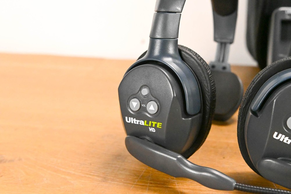 Eartec UltraLITE HD 4-User Wireless Intercom System CG01YMS