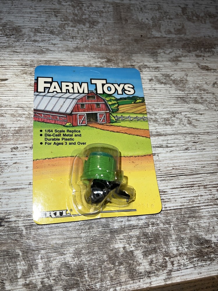 1/64th Scale Deutz Allis Round Bale Grinder Ertl Implement
